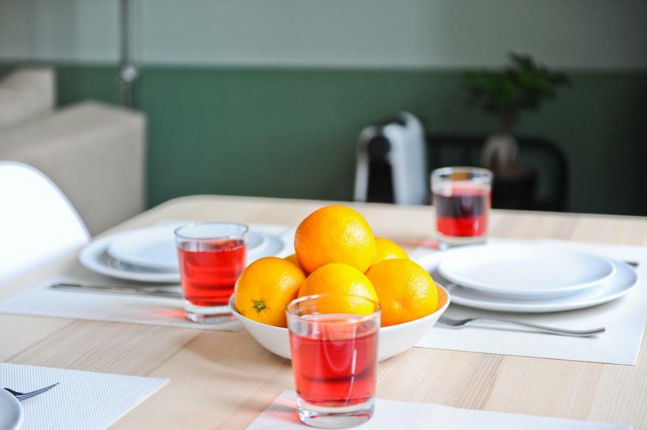 Red, Red Wine In By Misha's Place 3b Apartament